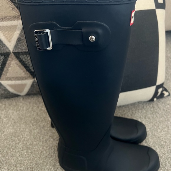 Hunter like new tall boots!  Only worn twice. They are in like new condition! - Picture 11 of 14